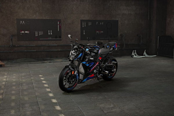 M1000R BLACK 07